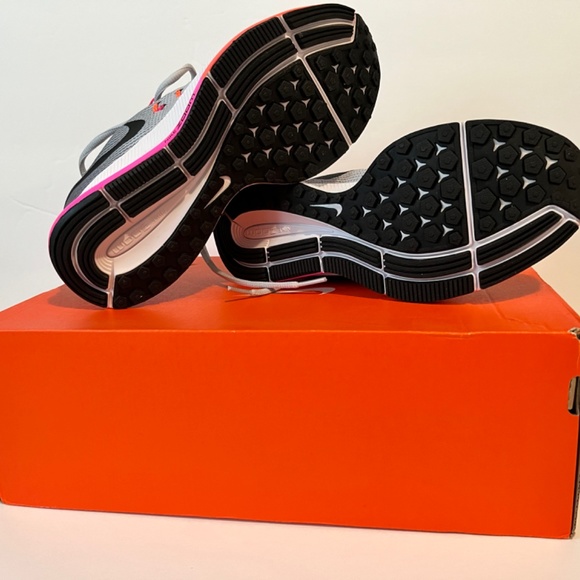 Nike Air Zoom Pegasus 33 Sneakers - Picture 3 of 4